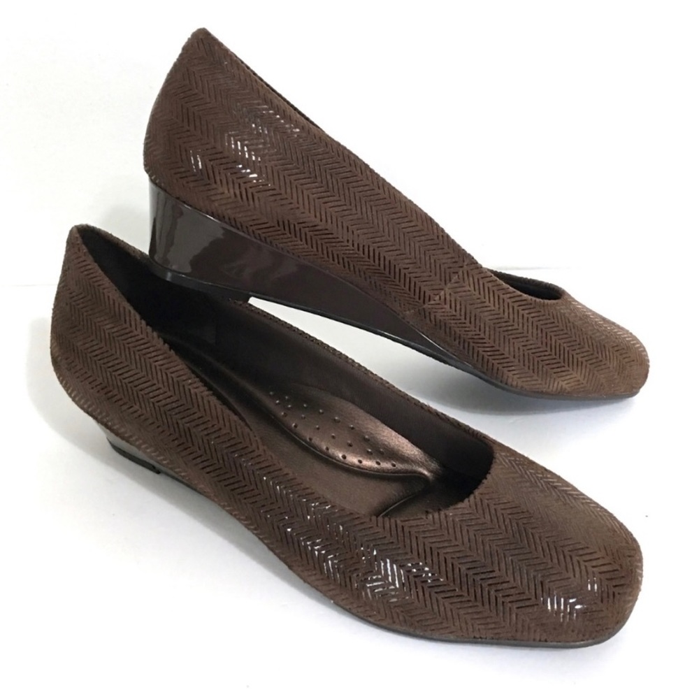 NEW Trotters Lauren Brown Suede Wedge Comfort Pumps, Womens 10.5 Wide